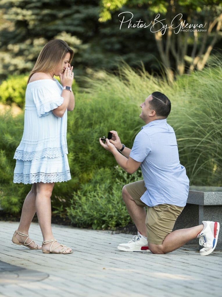 surprise-engagement-photographer