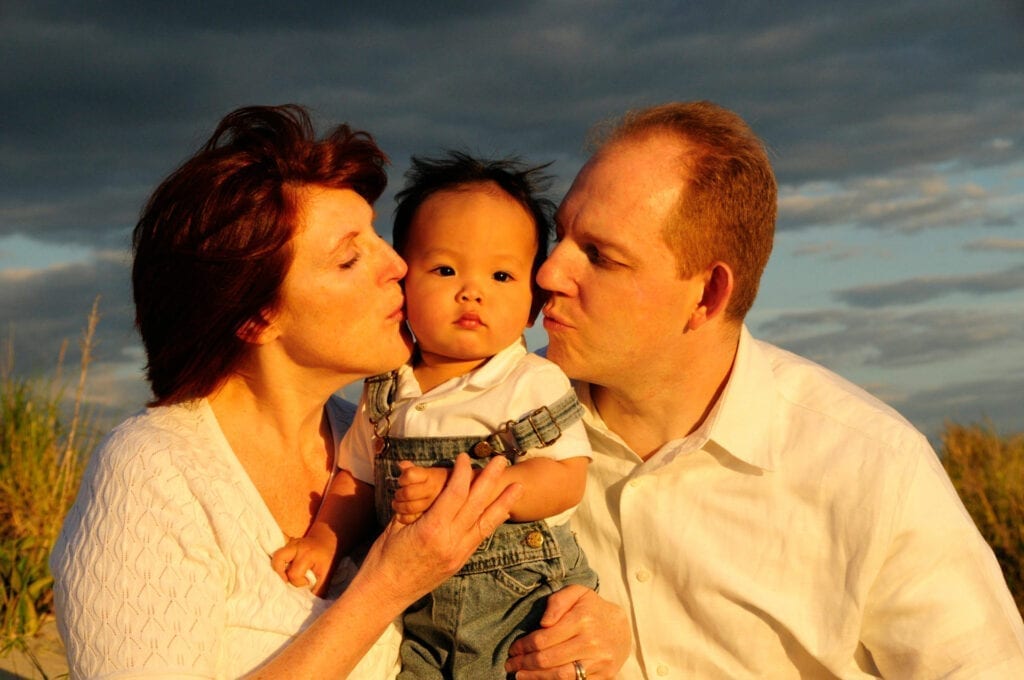 family-photographer-on-beach